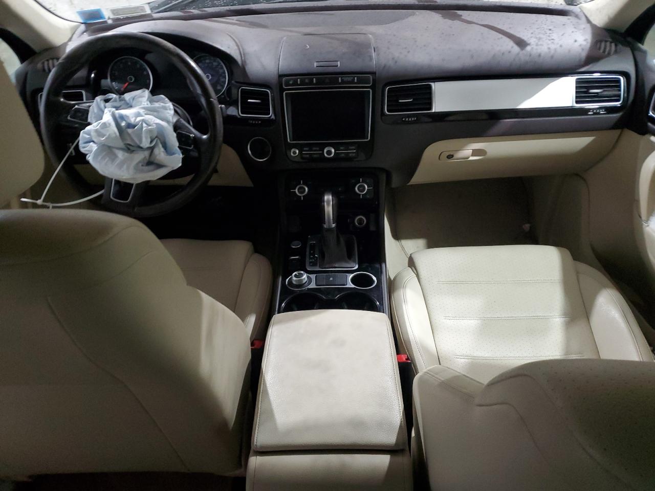 2016 Volkswagen Touareg - Image 8