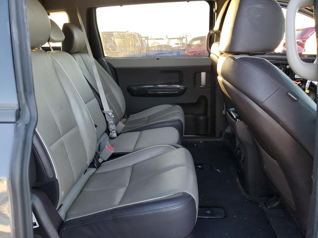 2018 Kia Sedona - Image 11