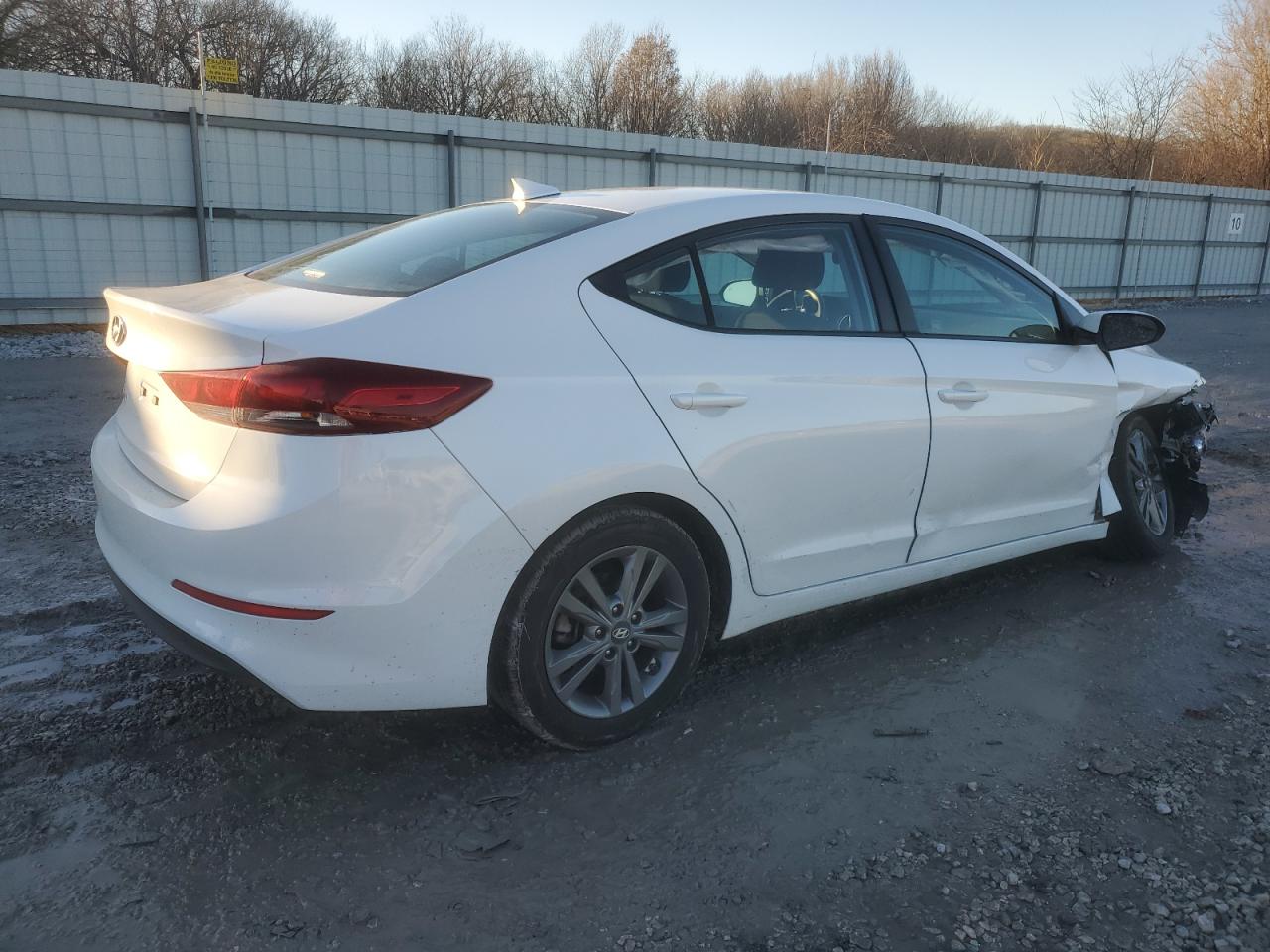 2018 Hyundai Elantra - Image 3