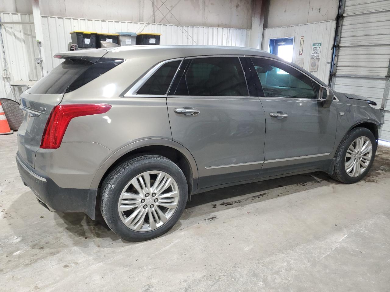 2017 Cadillac XT5 - Image 3