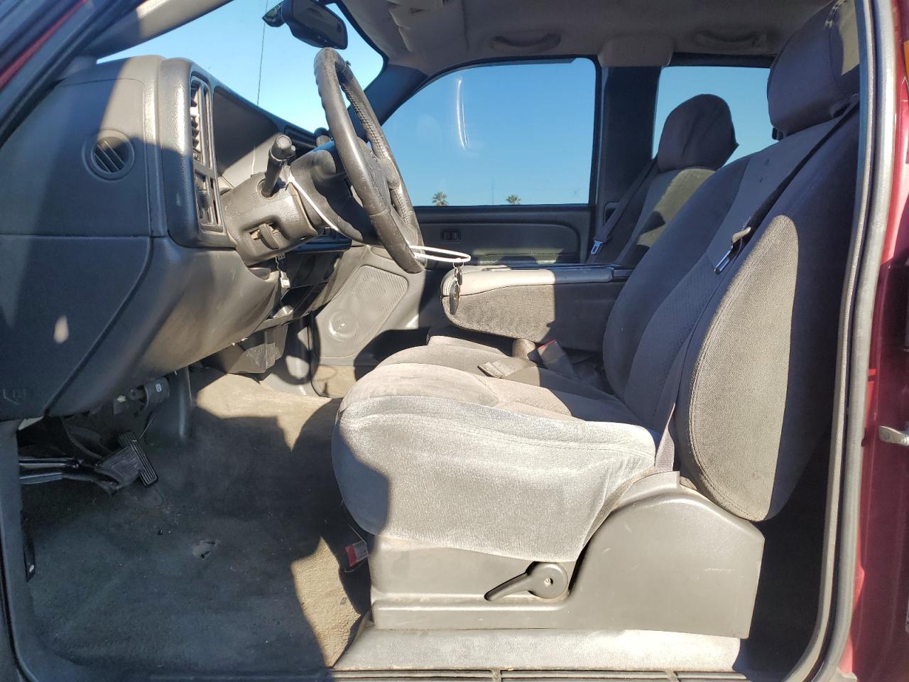 2004 Chevrolet Silverado - Image 7