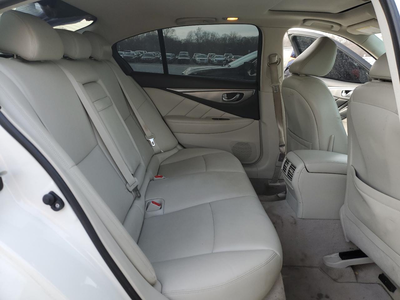 2015 Infiniti Q50 - Image 10