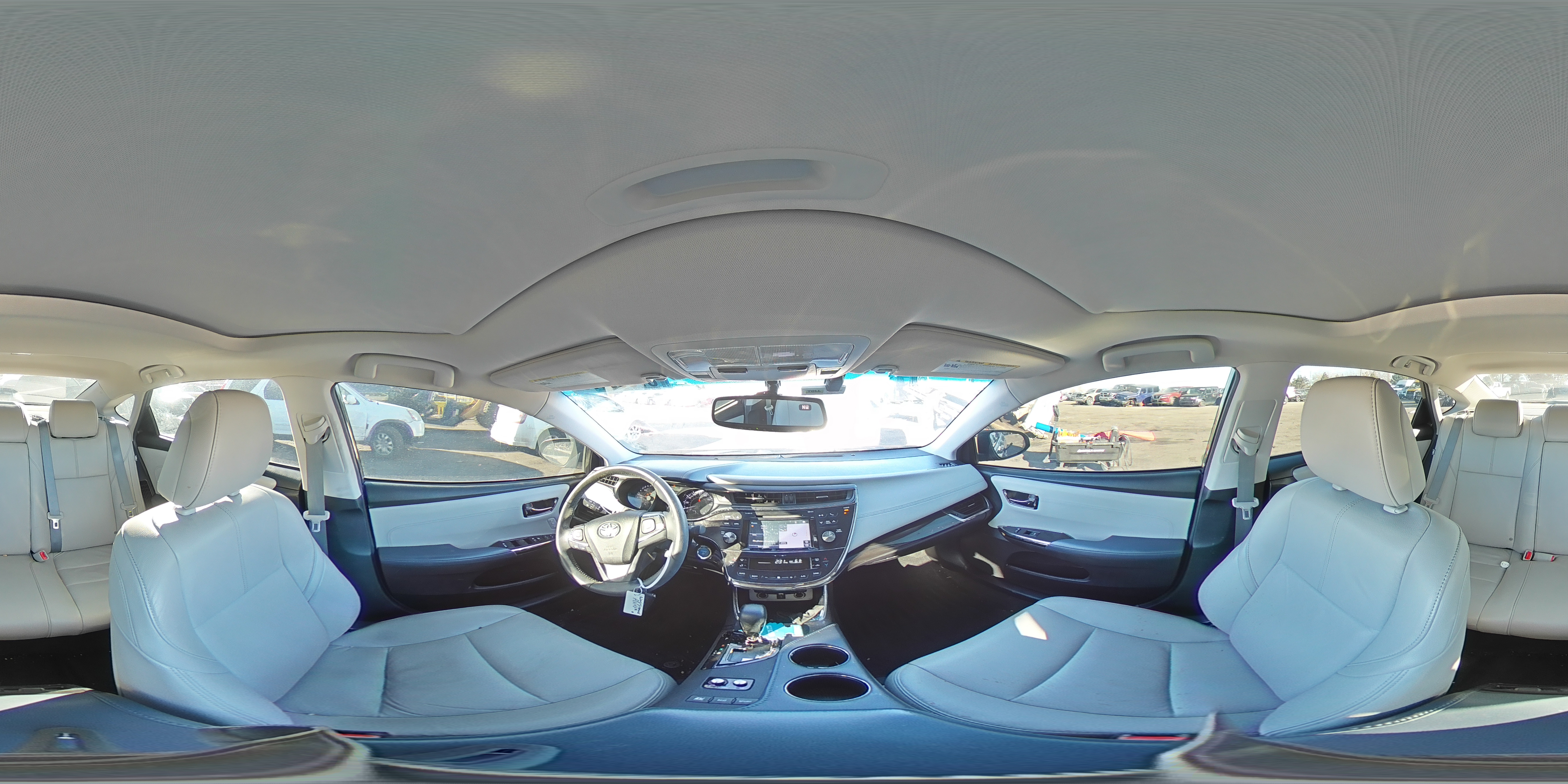 2015 Toyota Avalon - Image 13