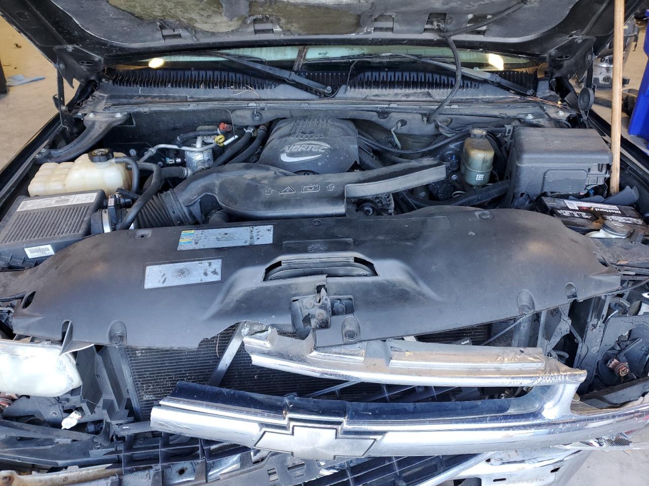 2002 Chevrolet Suburban - Image 12