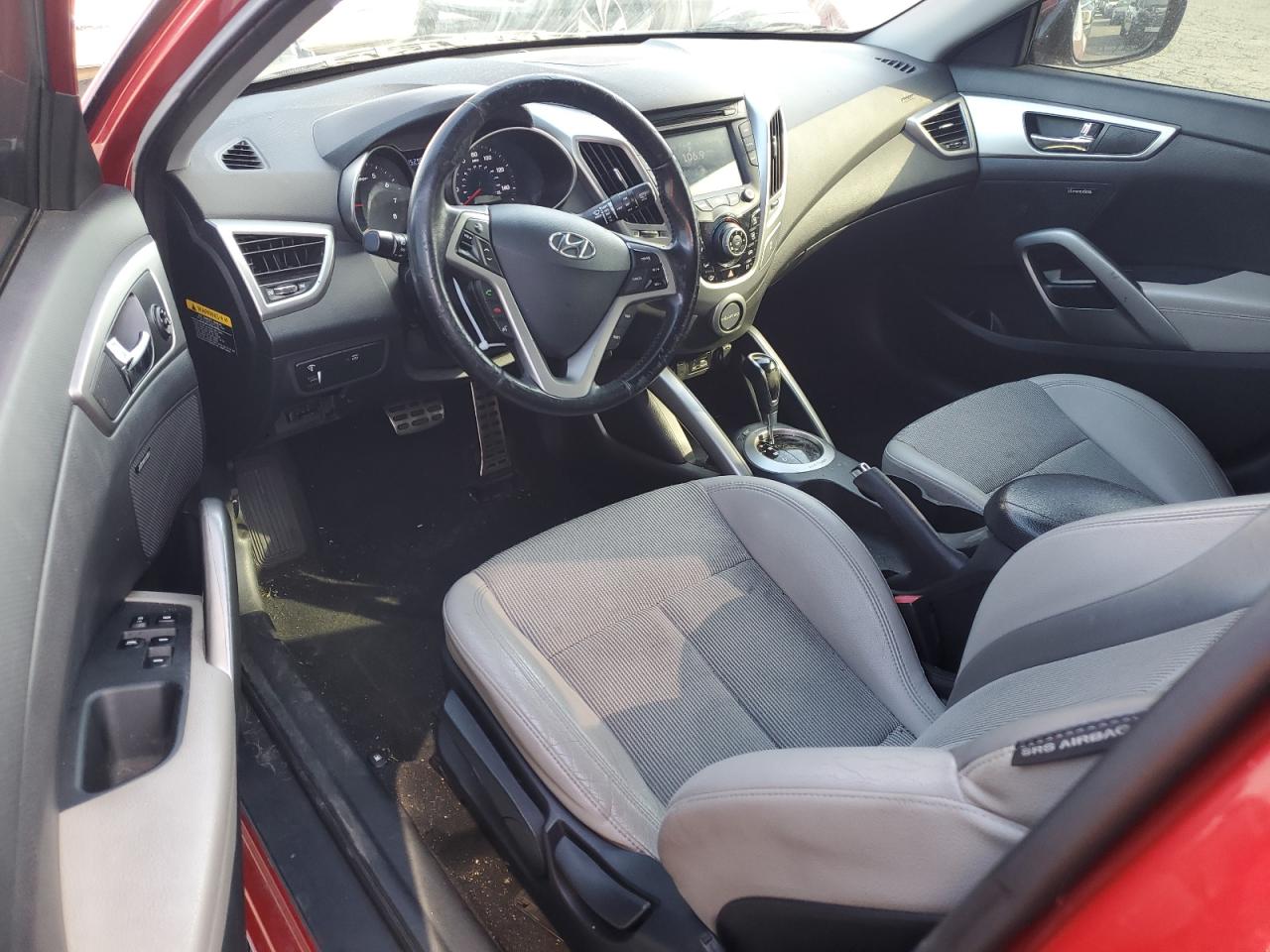 2013 Hyundai Veloster - Image 8