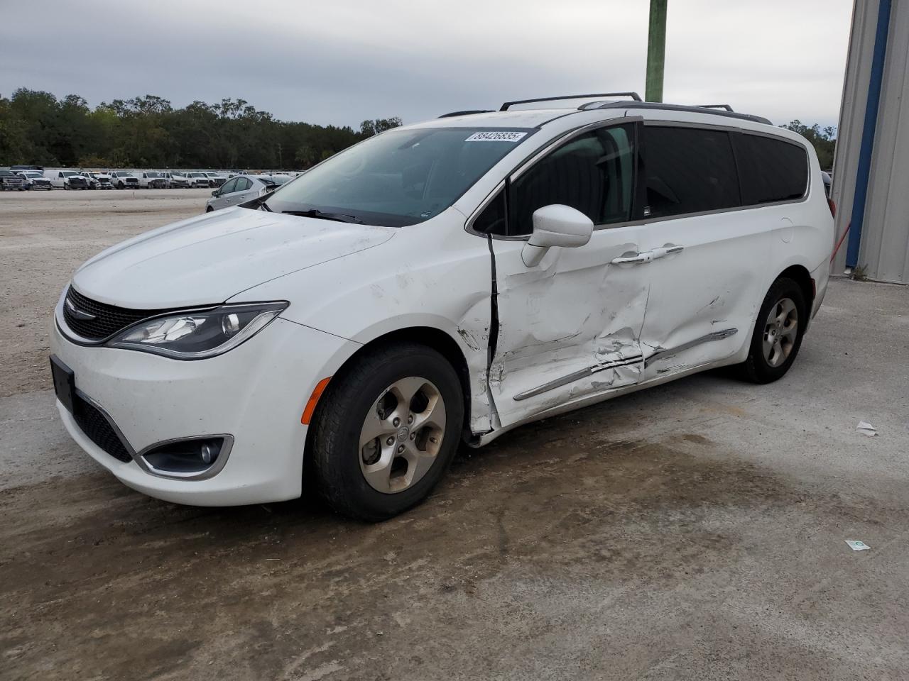 2017 Chrysler Pacifica - Image 1