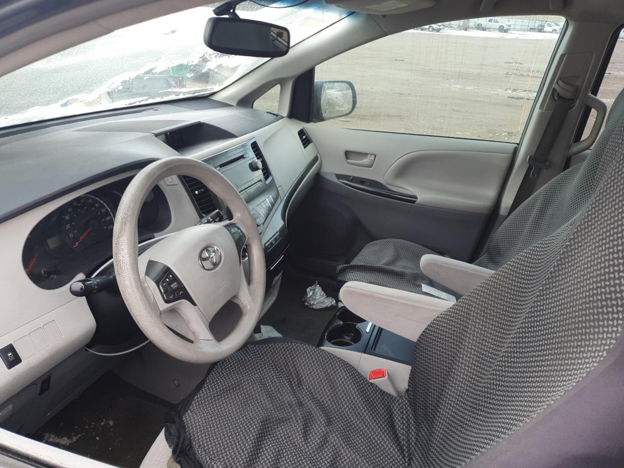 2014 Toyota Sienna - Image 8