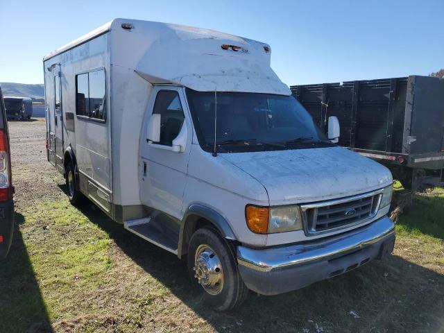 2004 Ford Econoline E450 Super Duty Cutaway Van