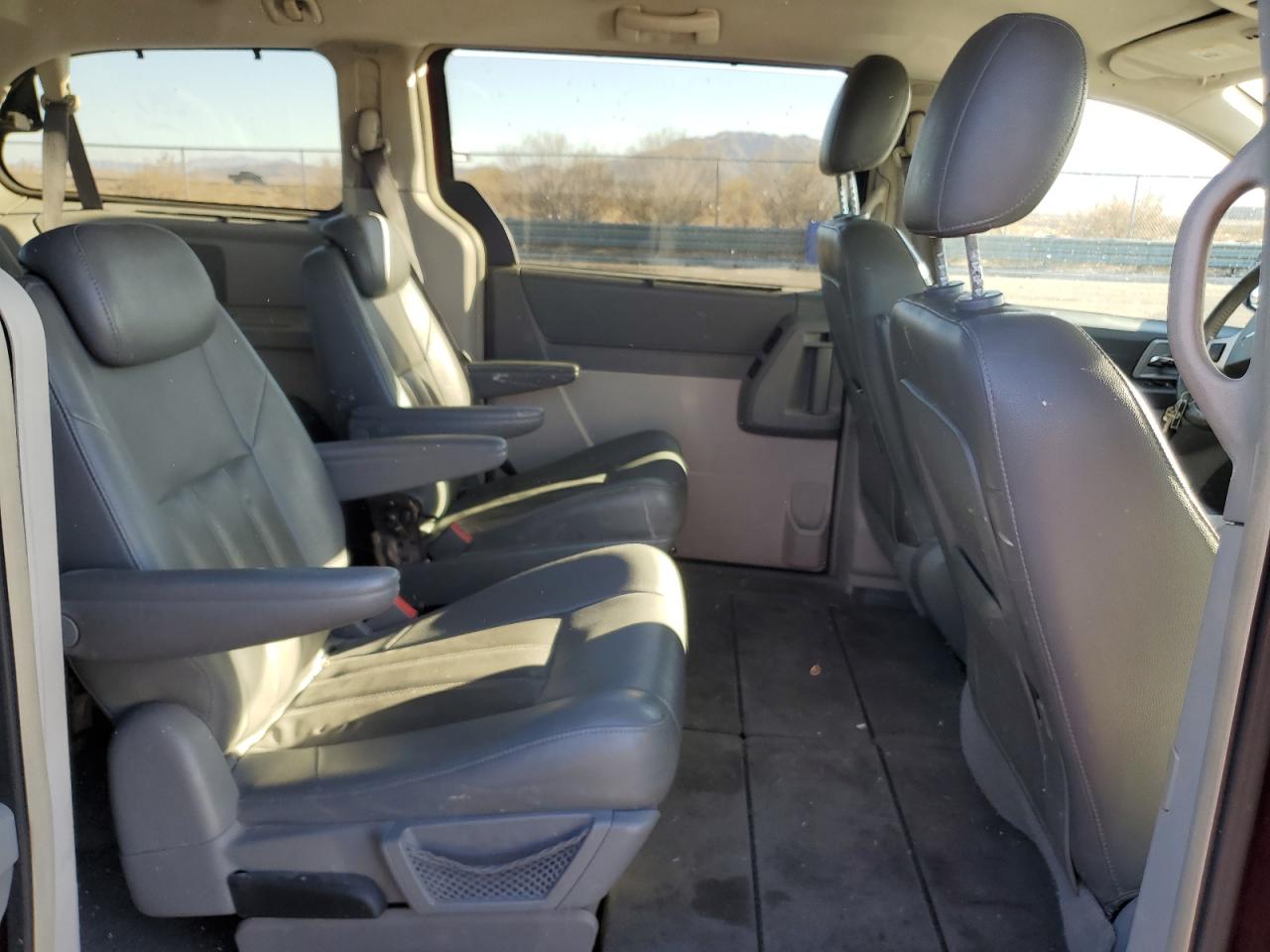 2008 Chrysler Town & Country - Image 11