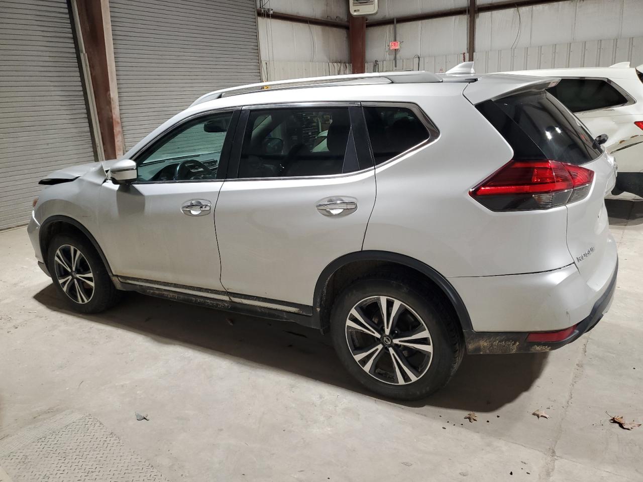 2017 Nissan Rogue - Image 2