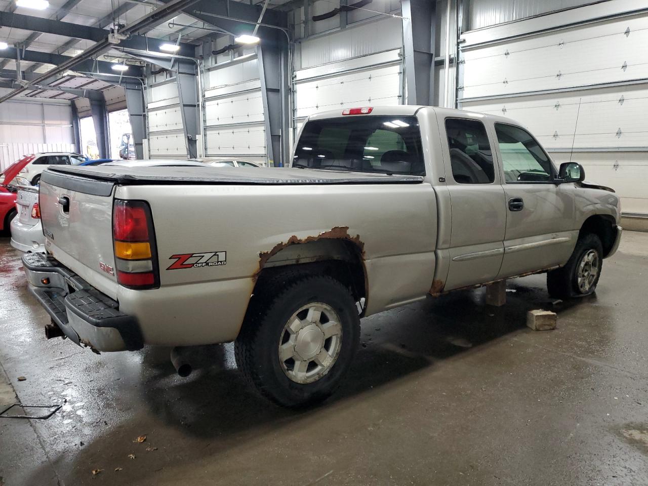 2005 GMC Sierra - Image 3