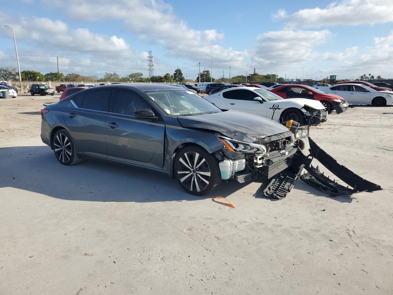 2020 Nissan Altima - Image 4