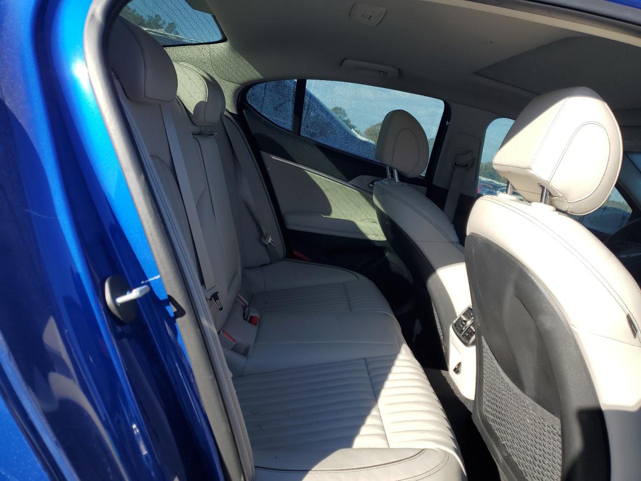 2020 Genesis G70 - Image 10