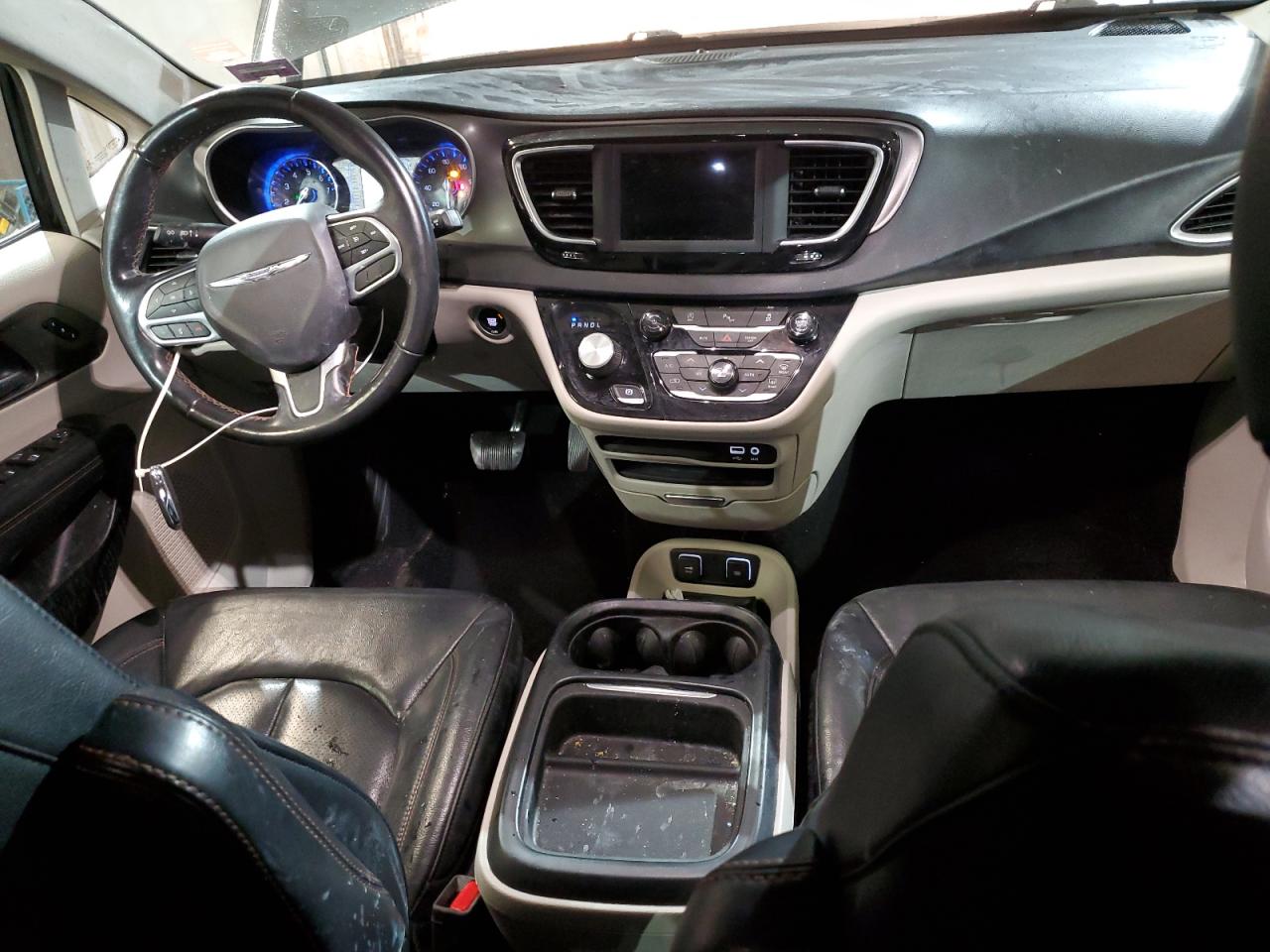 2020 Chrysler Pacifica - Image 8