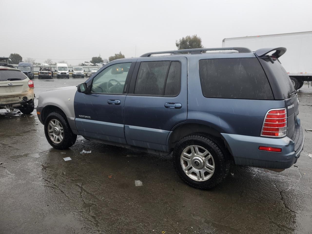 2002 Mercury Mountaineer - Image 2