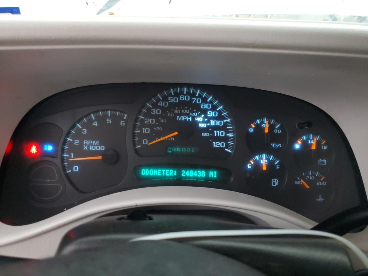 2004 GMC Yukon - Image 9