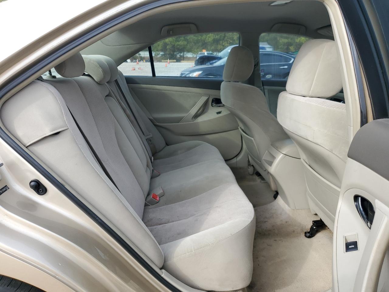 2010 Toyota Camry - Image 10