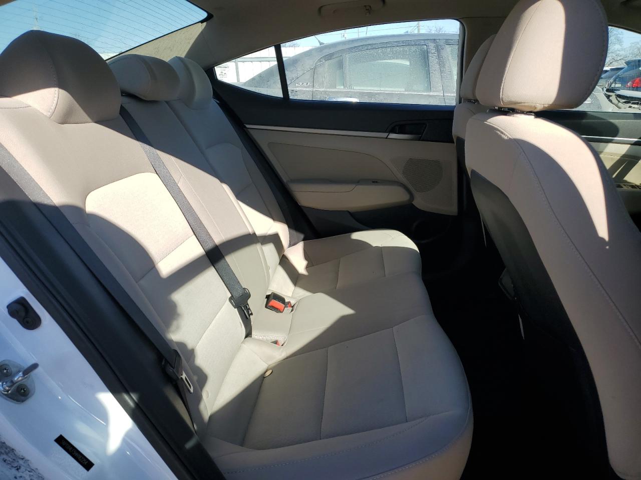 2017 Hyundai Elantra - Image 10