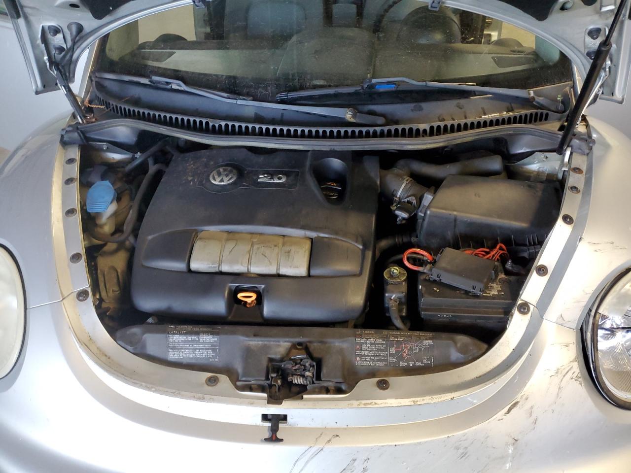 2004 Volkswagen Beetle - Image 11