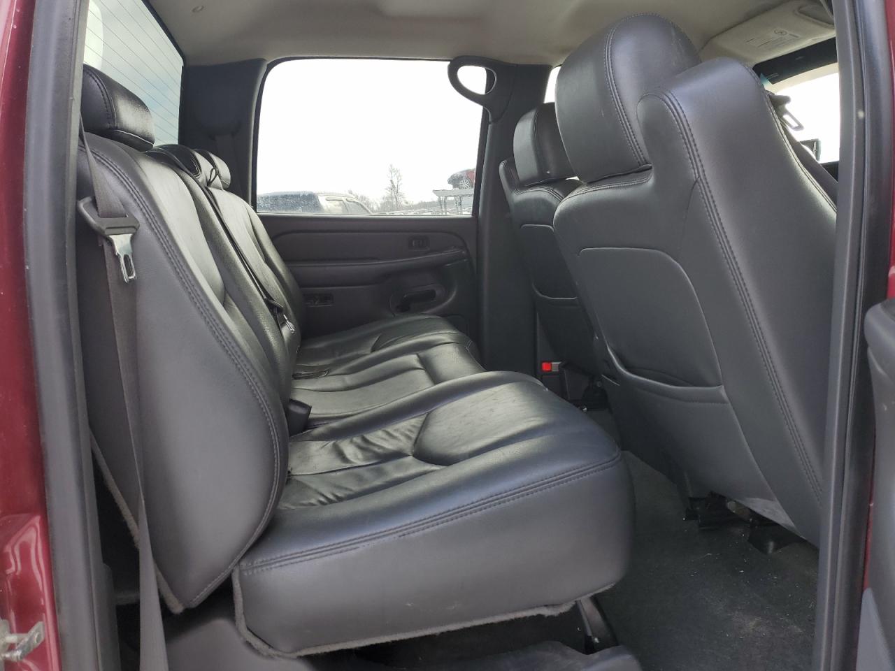 2006 Chevrolet Silverado - Image 10