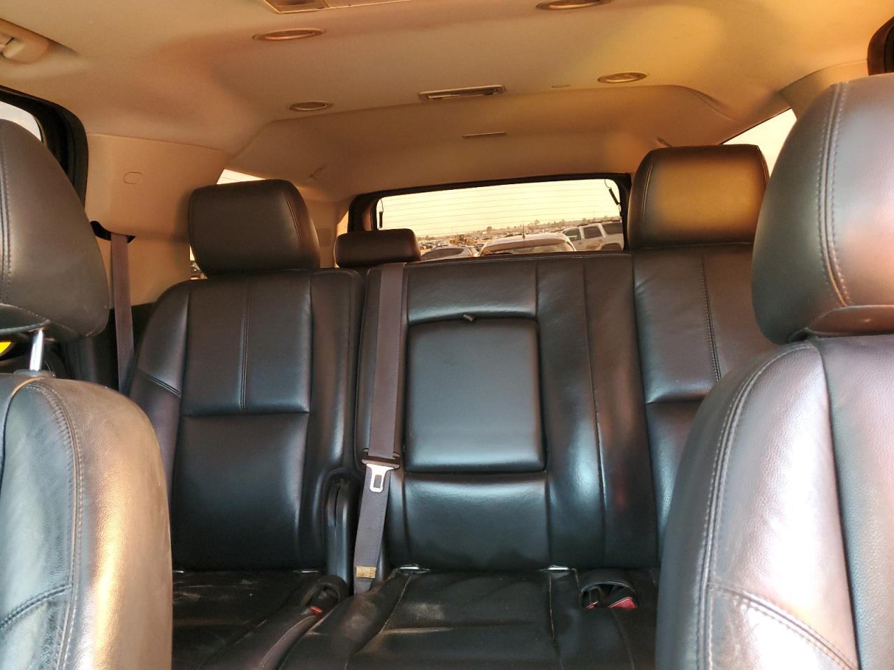 2011 Chevrolet Suburban - Image 10