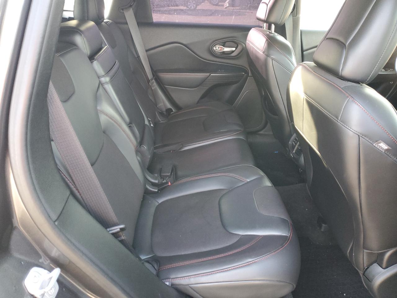 2015 Jeep Cherokee - Image 11