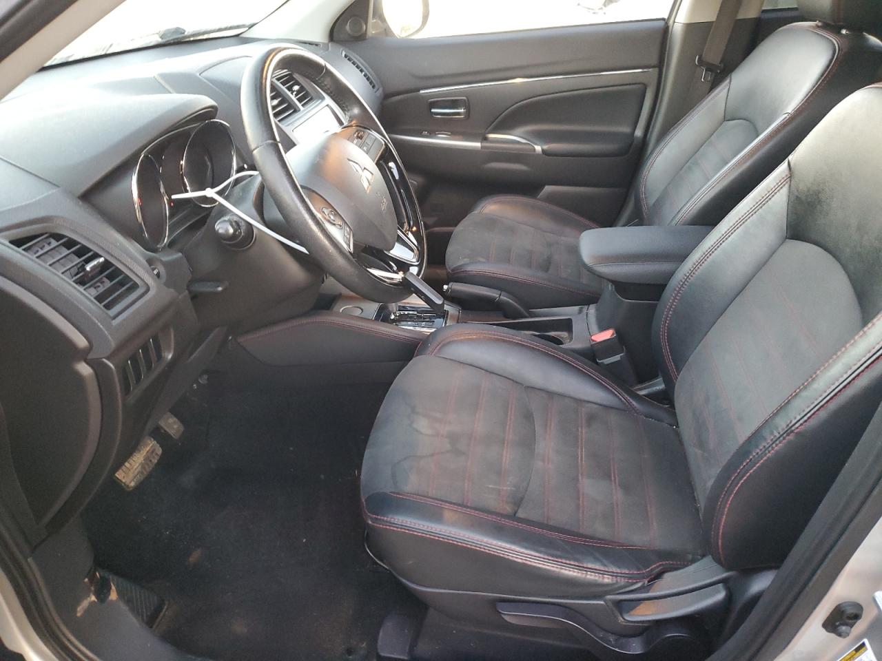 2018 Mitsubishi Outlander - Image 7