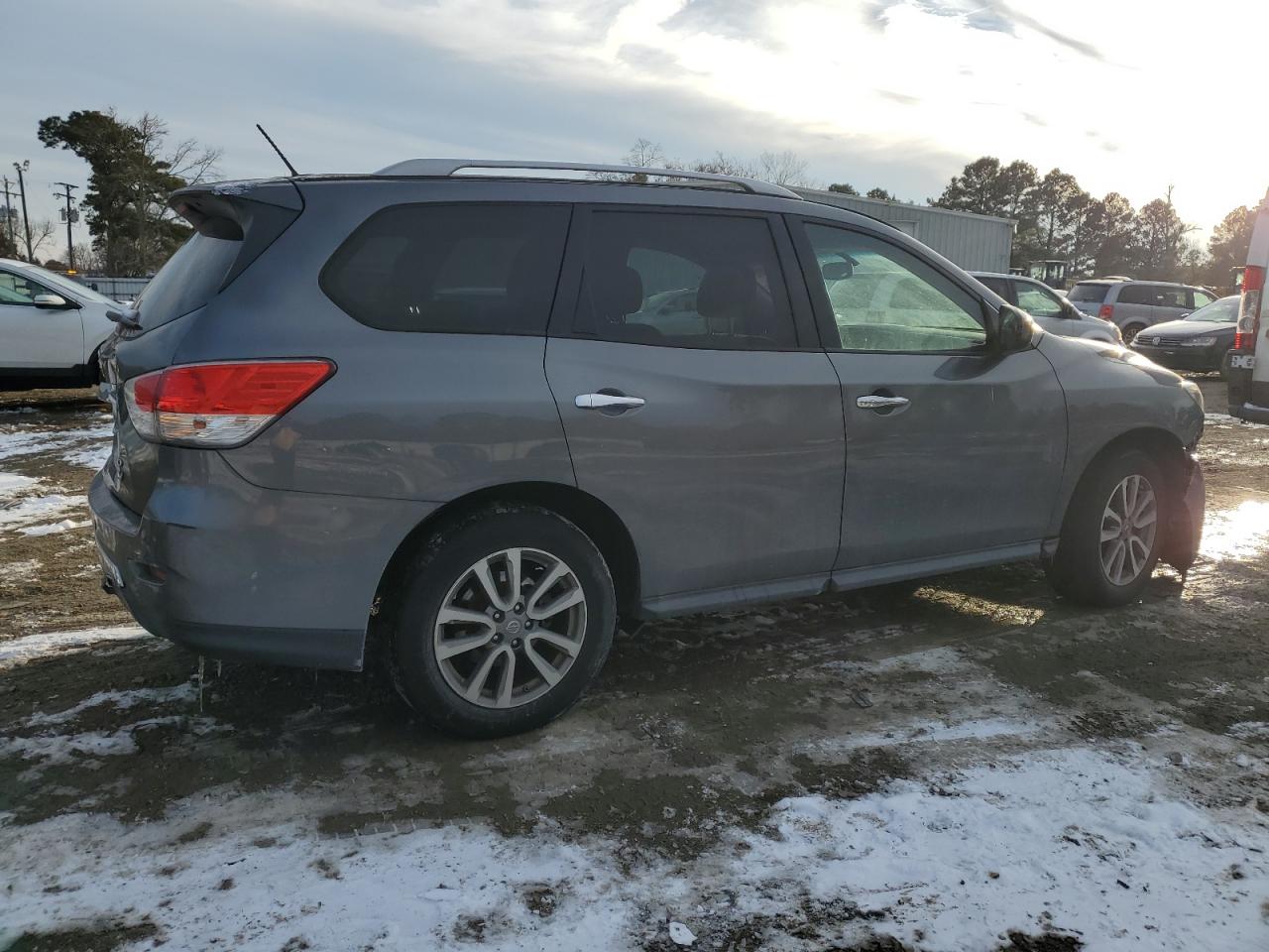 2015 Nissan Pathfinder - Image 3