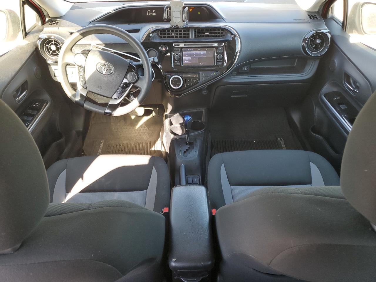 2019 Toyota Prius - Image 8