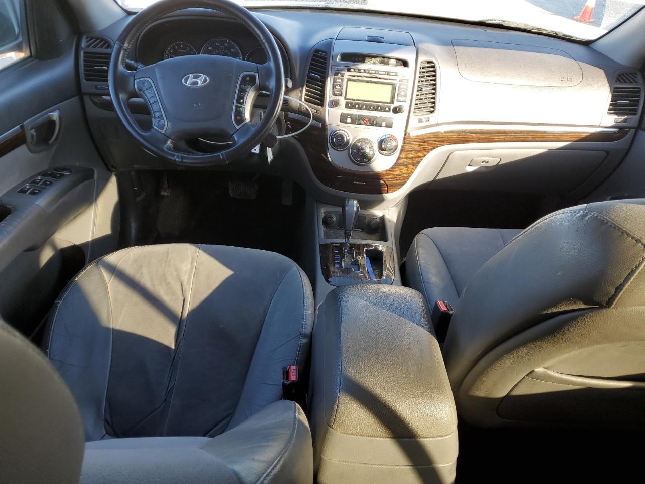2010 Hyundai Santa Fe - Image 8