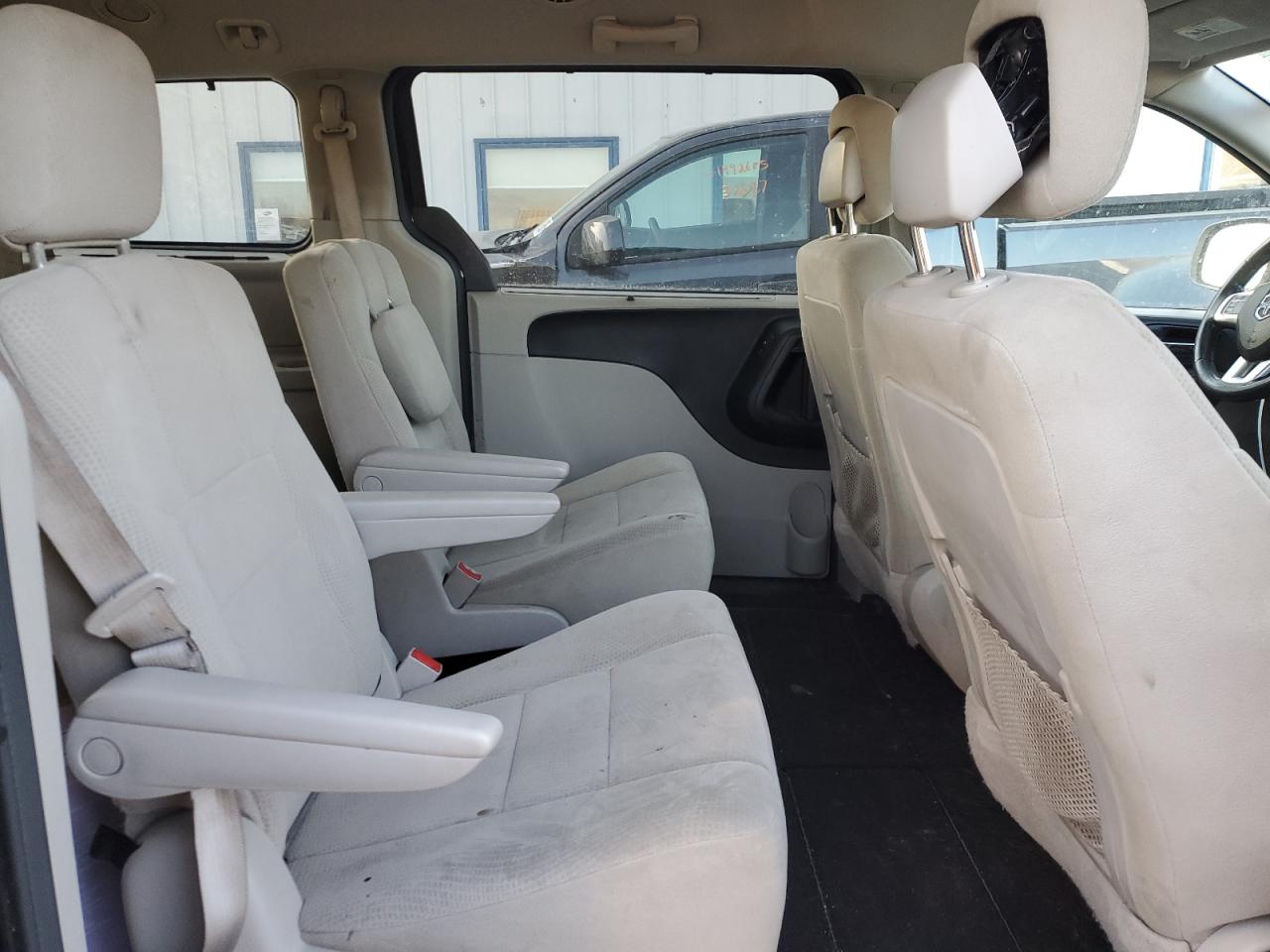 2013 Dodge Caravan - Image 11