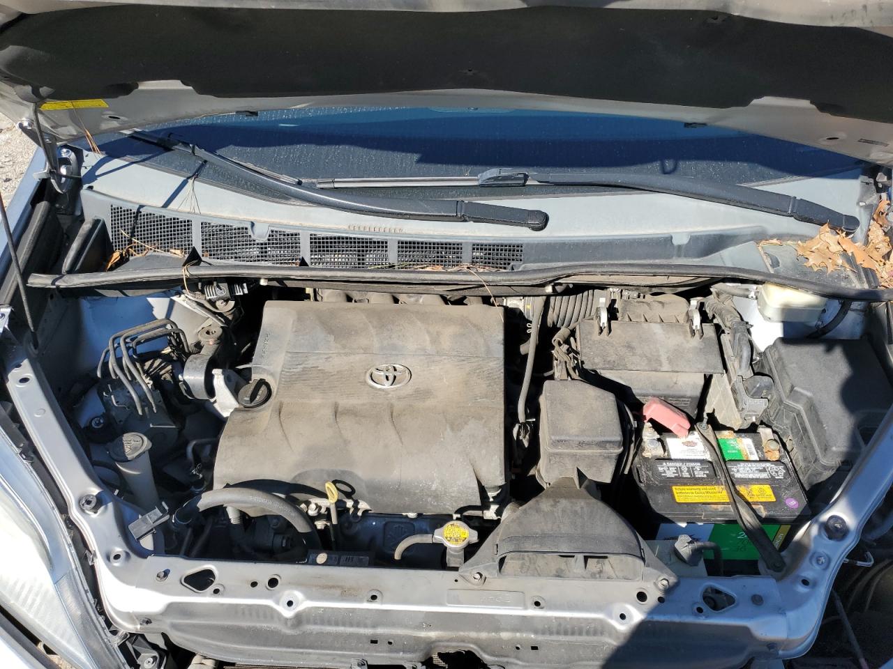 2015 Toyota Sienna - Image 12