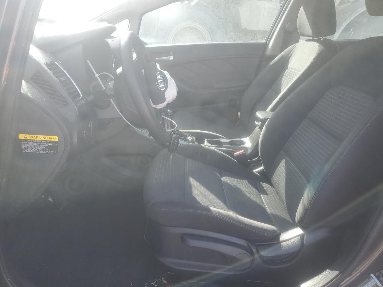 2017 Kia Forte - Image 7