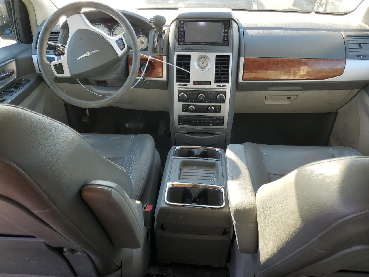 2008 Chrysler Town & Country - Image 8
