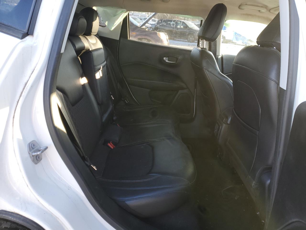 2018 Jeep Compass - Image 11