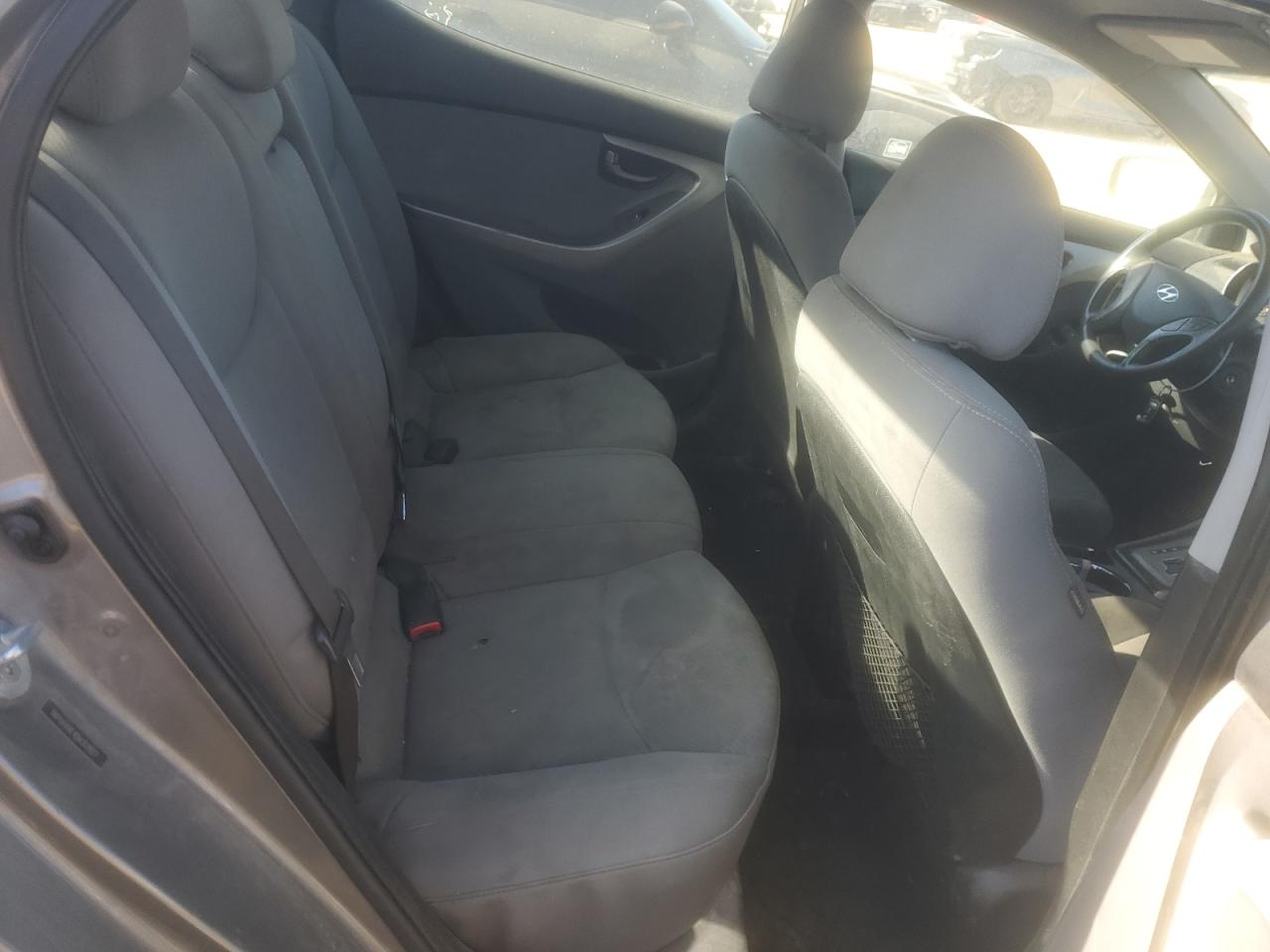 2013 Hyundai Elantra - Image 10
