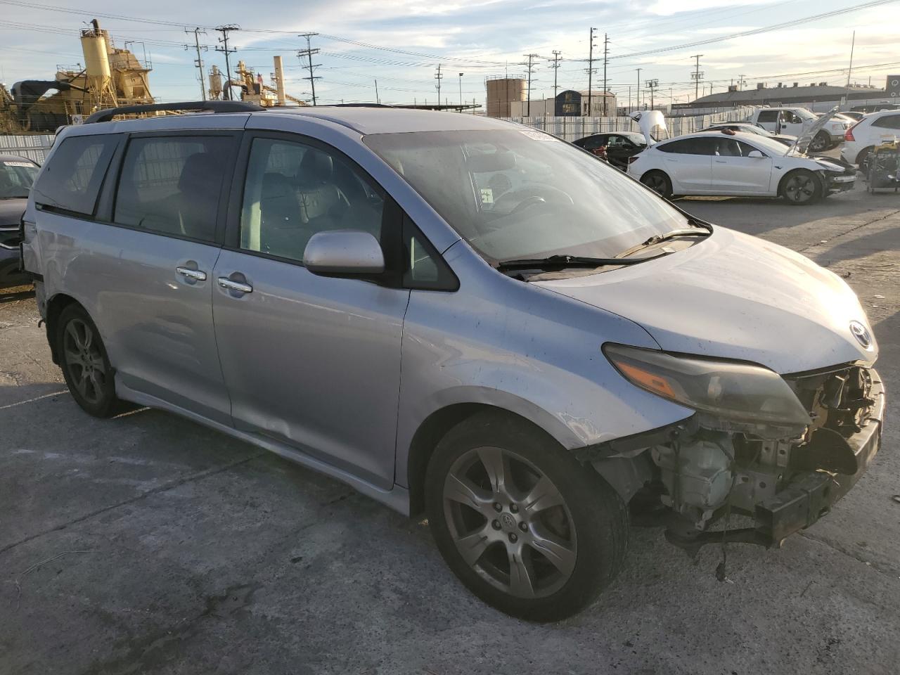 2017 Toyota Sienna - Image 4