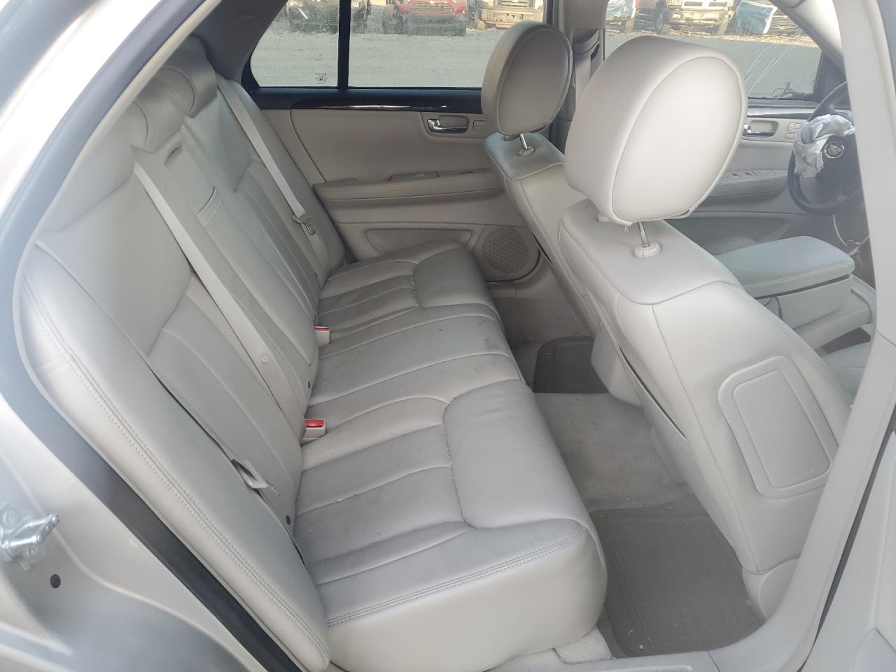 2009 Cadillac DTS - Image 10