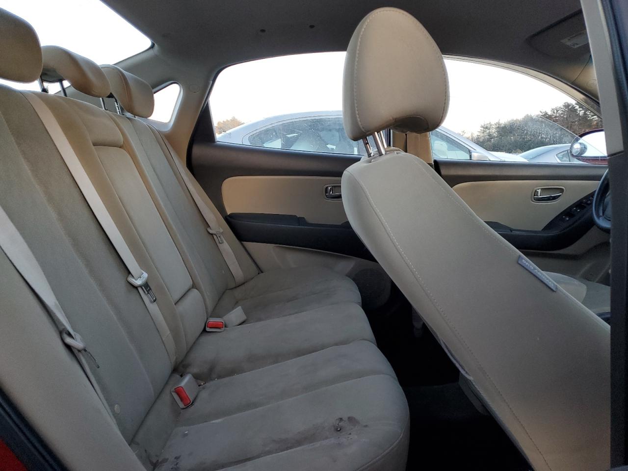 2010 Hyundai Elantra - Image 10