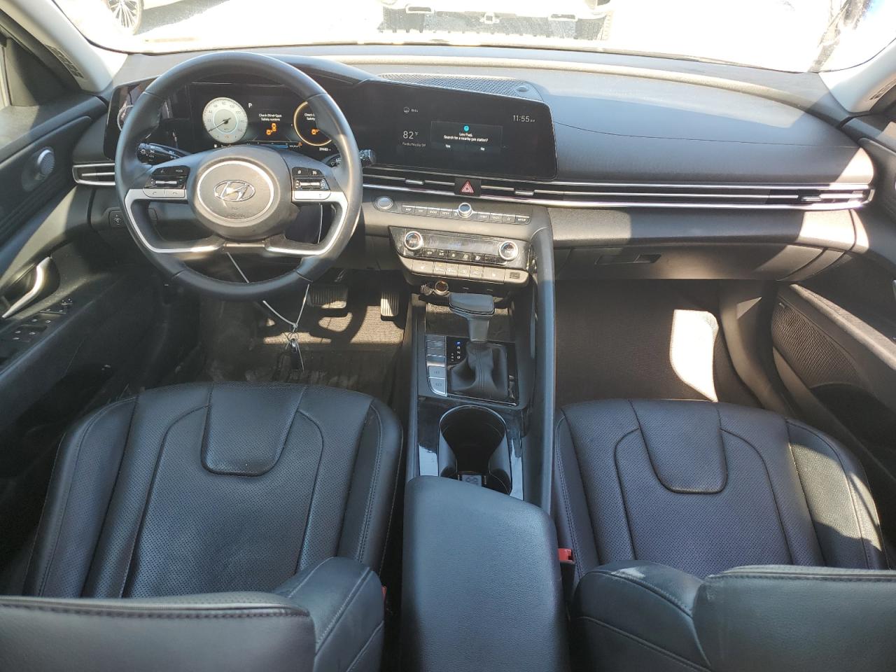 2022 Hyundai Elantra - Image 8