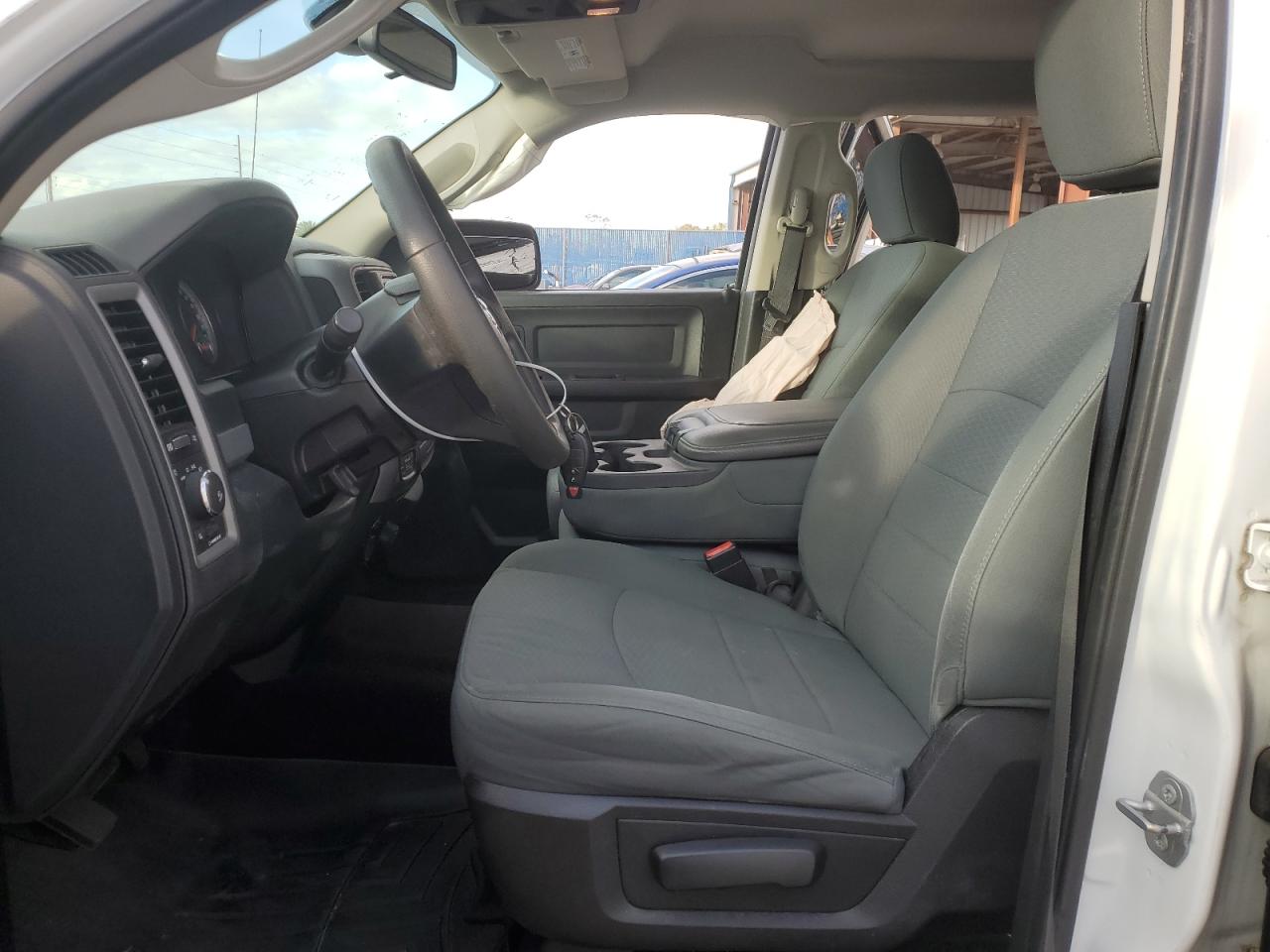 2015 RAM 1500 - Image 7