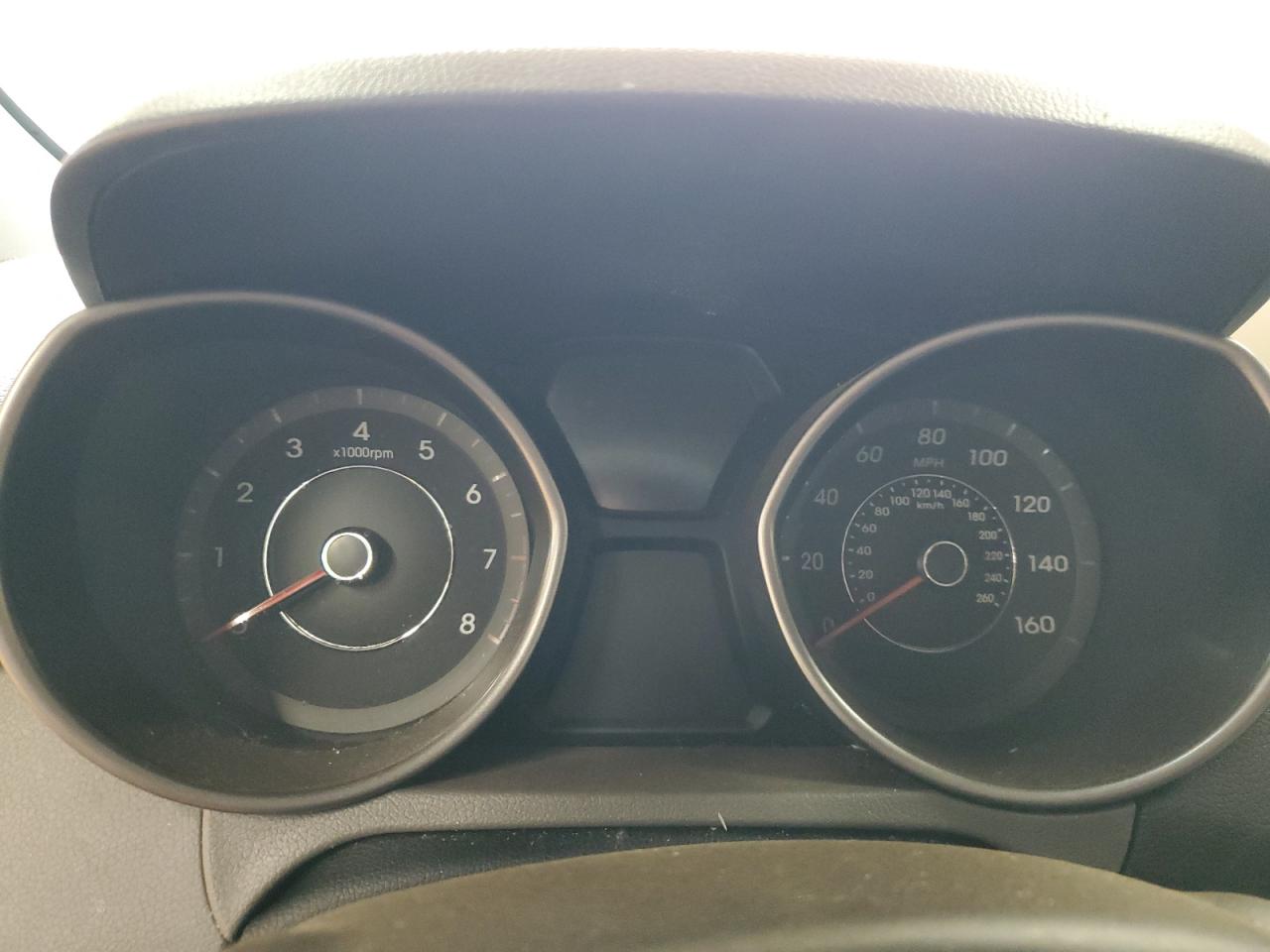 2015 Hyundai Elantra - Image 9
