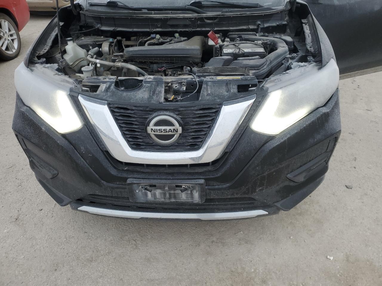 2018 Nissan Rogue - Image 14