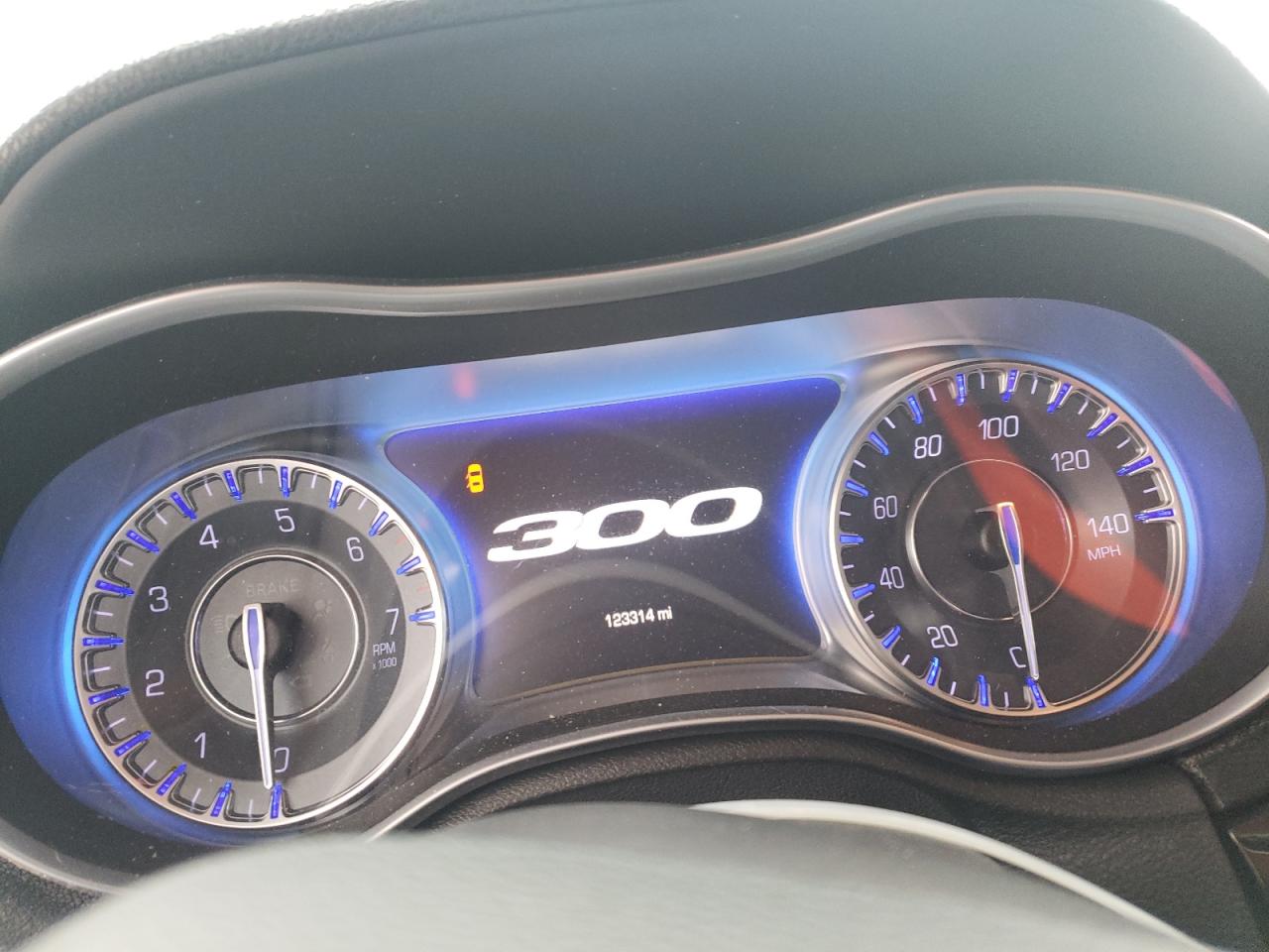 2015 Chrysler 300 - Image 9