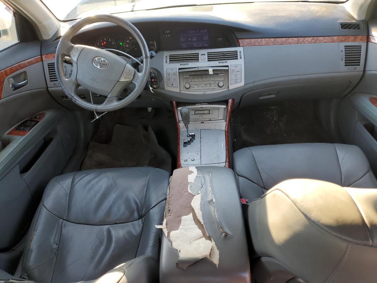 2005 Toyota Avalon - Image 8