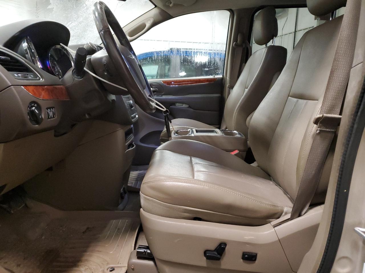 2012 Chrysler Town & Country - Image 7