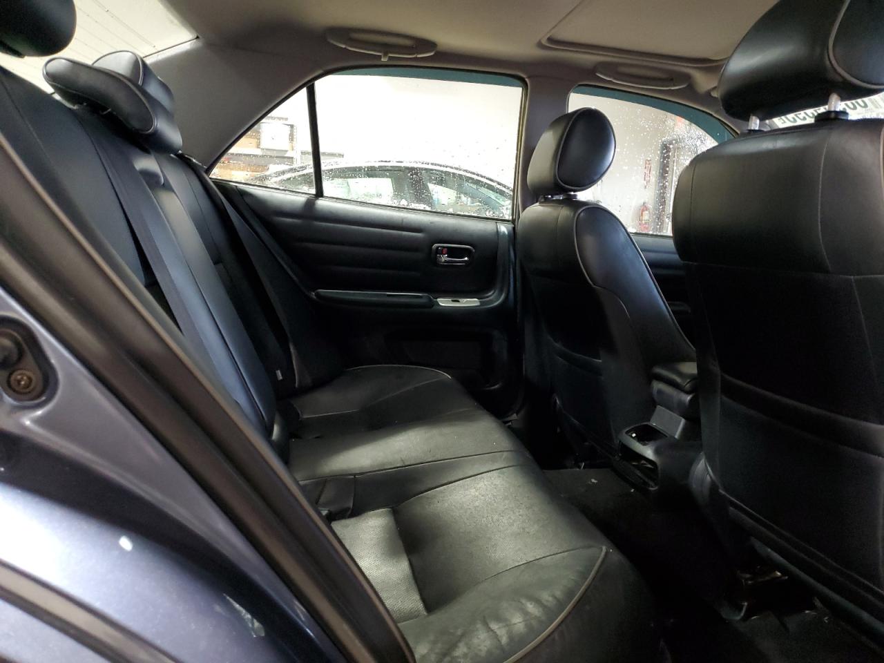 2004 Lexus IS - Image 10
