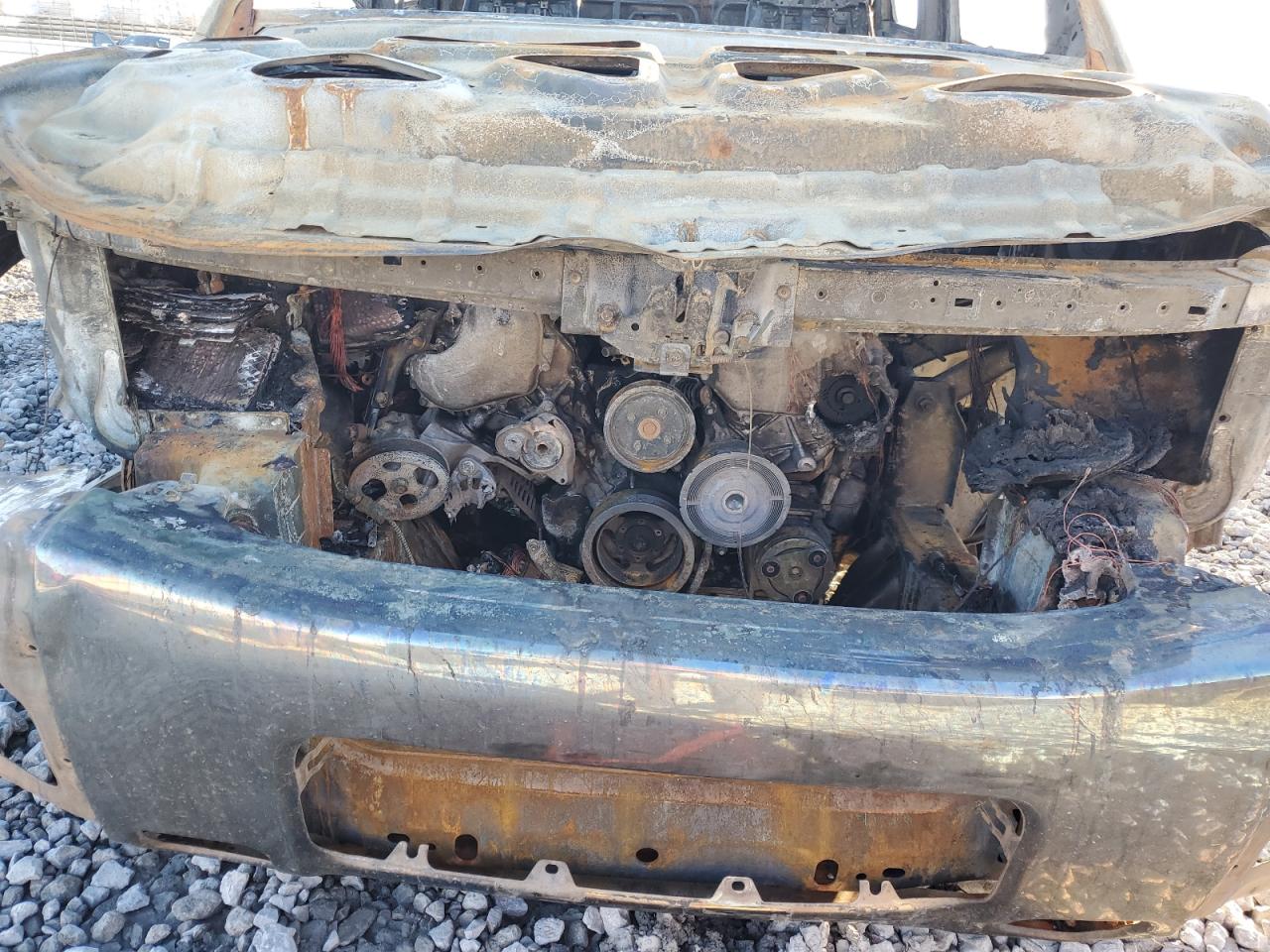 2005 Nissan Titan - Image 12