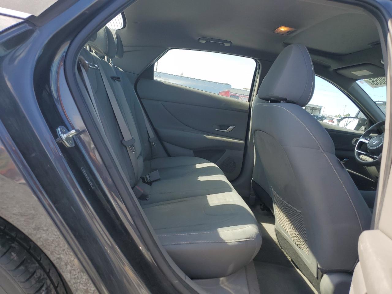 2022 Hyundai Elantra - Image 10