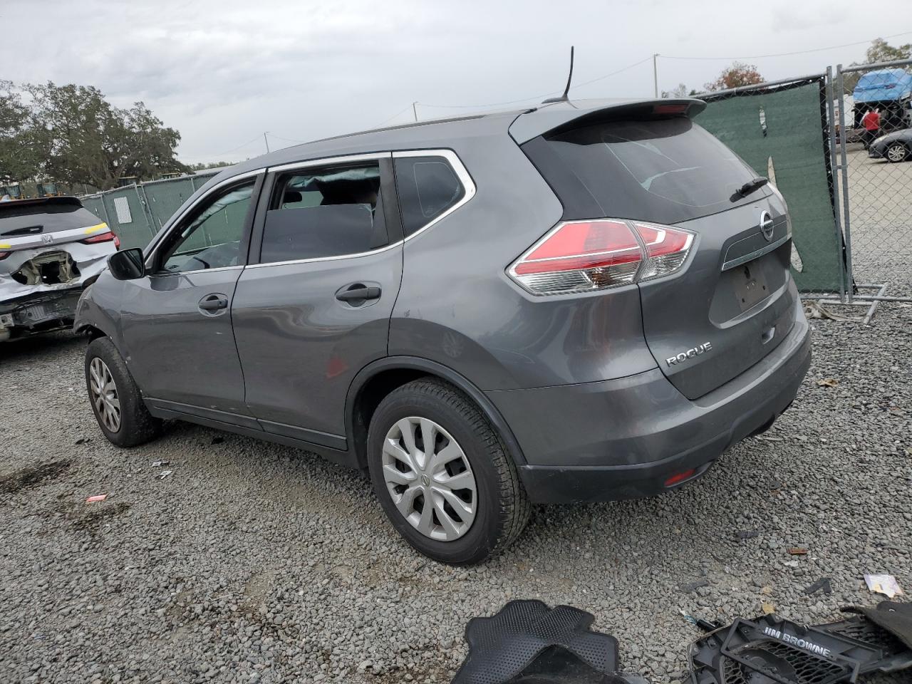 2016 Nissan Rogue - Image 2